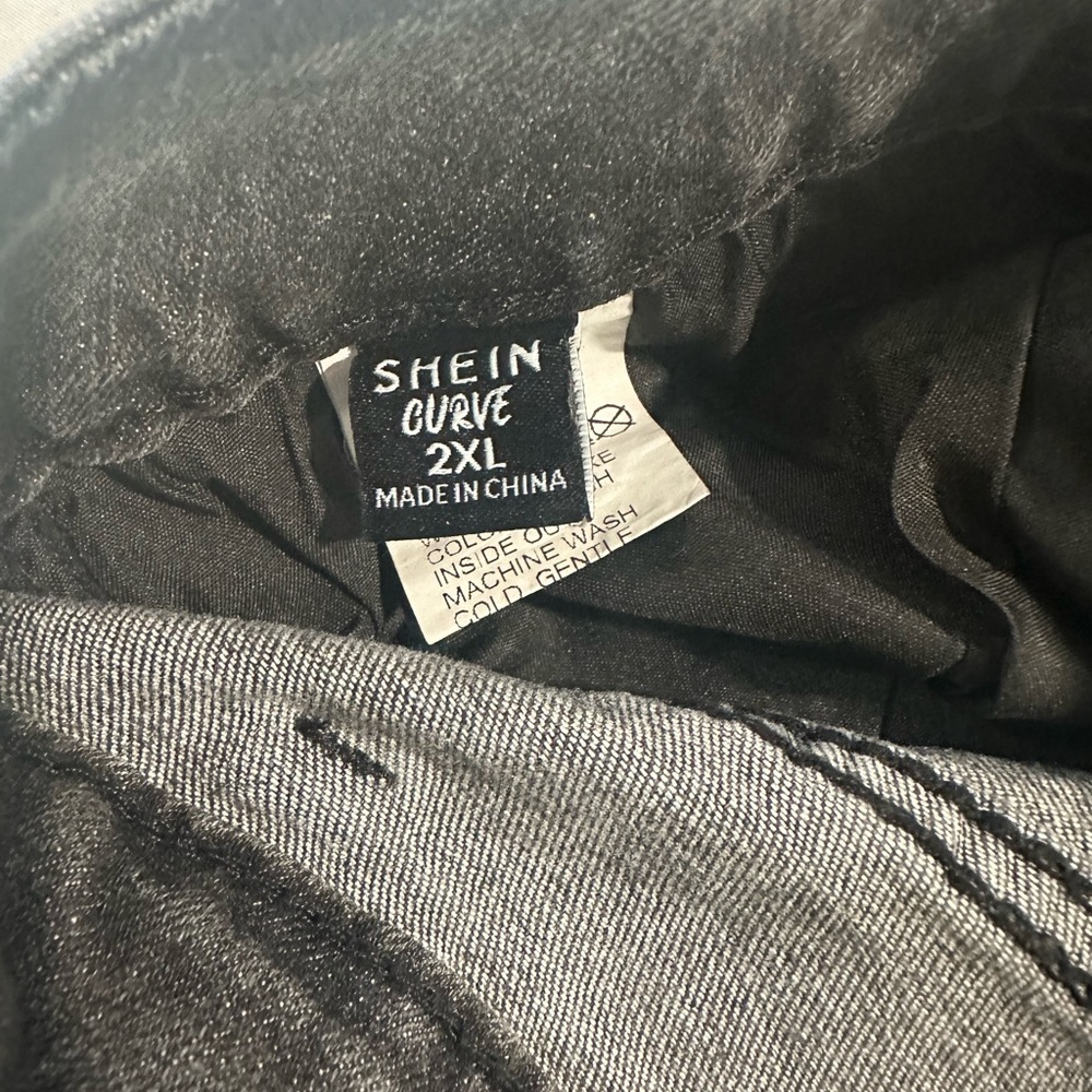 SHEIN Distressed Black Boyfriend Jeans - Picture 5 of 5